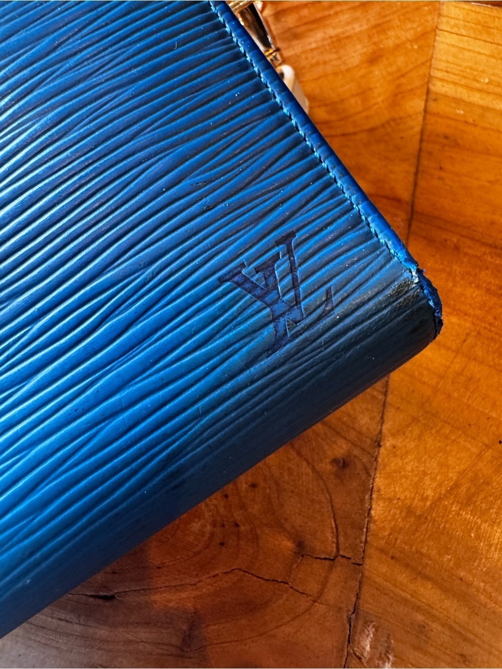 Louis Vuitton Epi Porte Monnaie Billets Viennois Leather reinvented Crossbody - Picture 15 of 15